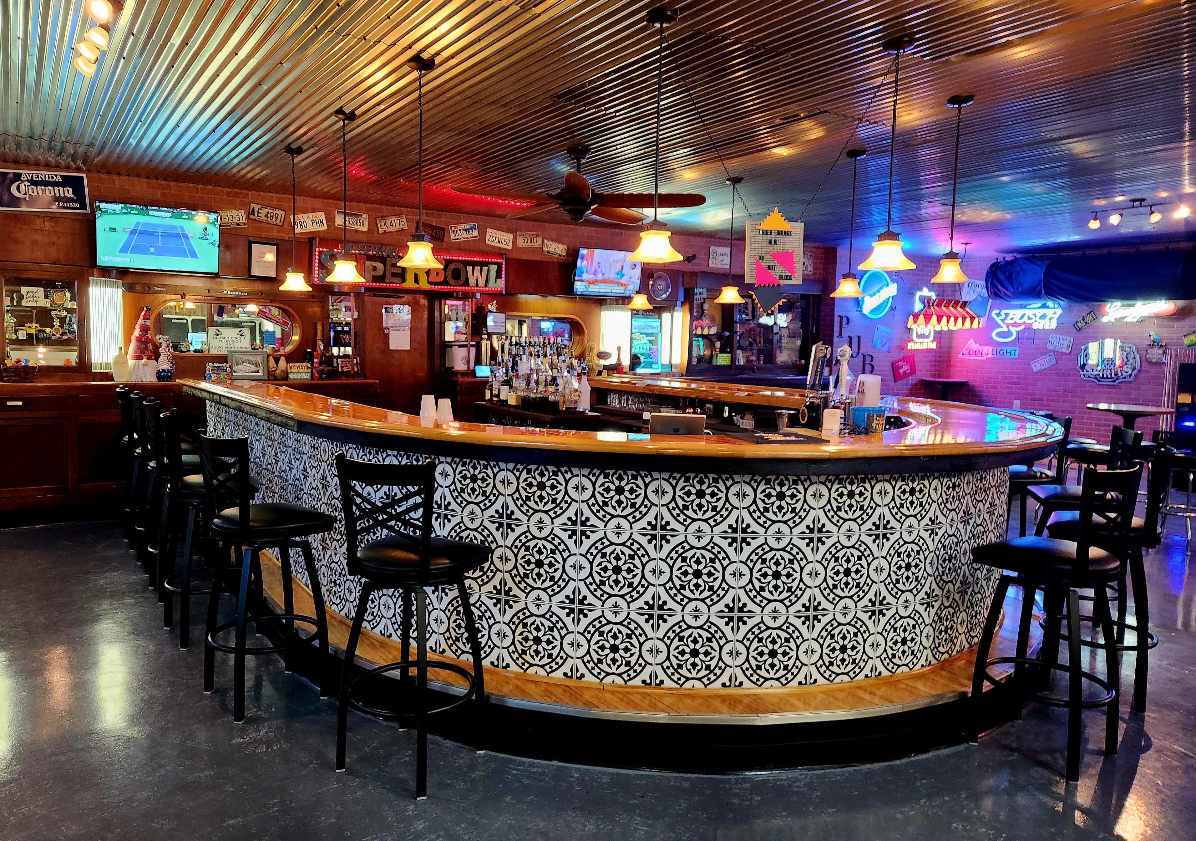 Bar & lounge