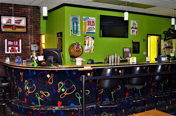 Bar & lounge