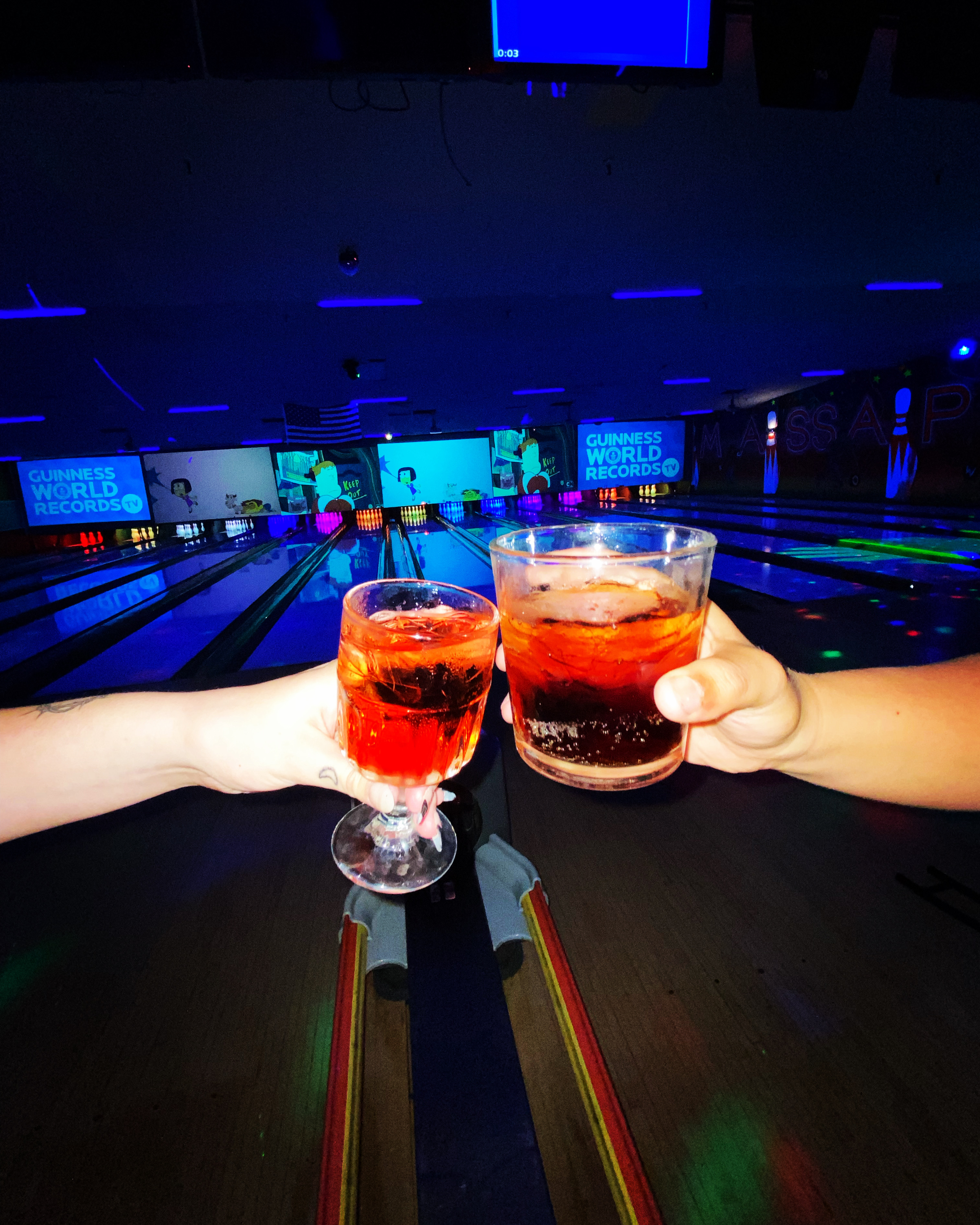 Bar & lounge